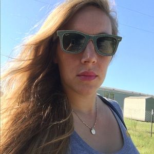 Meet your Posher, Hannah